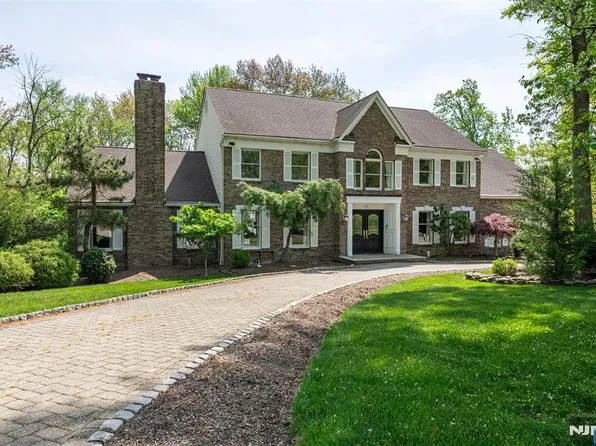 17 Doremus Rd, Mahwah, NJ 07430