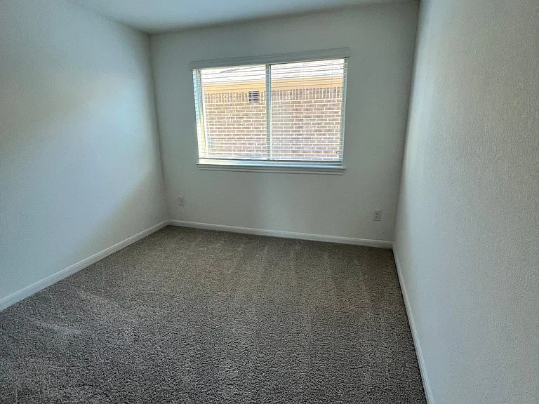 1204 Sumner St — Photo 16