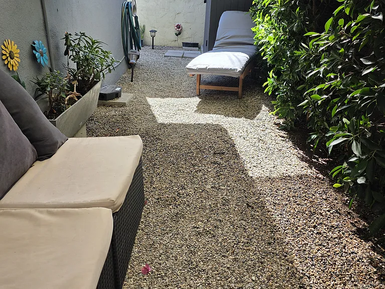 1232 N June St #B — Photo 28
