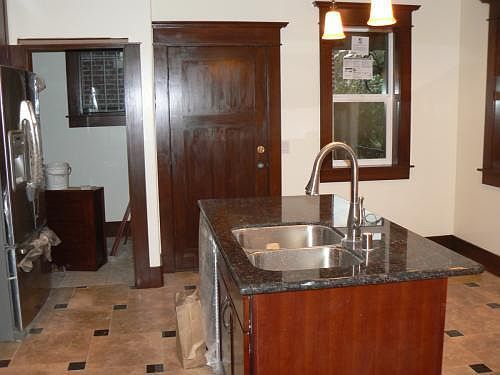 5th image of 814 E Gwinn Pl