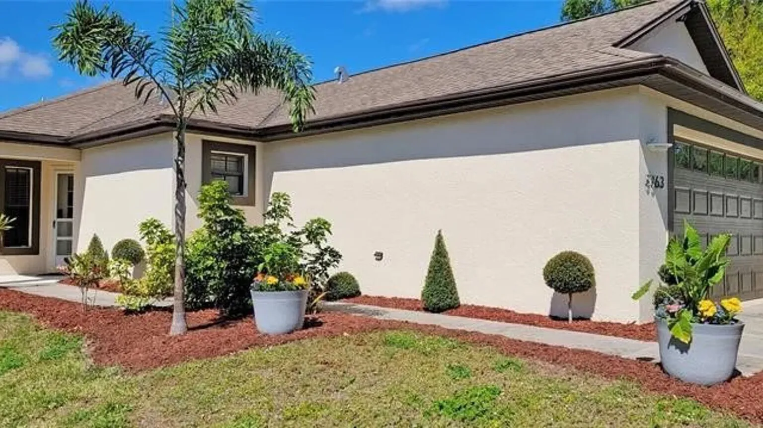 Spacious Furnished 3BR Sarasota Home | Fenced Yard & Screened Lanai — Photo 1