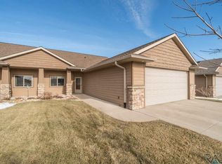 3302 E Woodsedge St, Sioux Falls, SD 57108