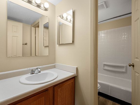 3rd image of 100 Briaridge Dr #110-L