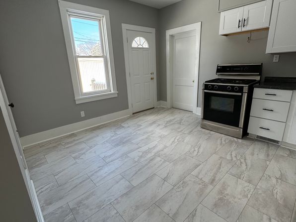 218 Pine St APT A