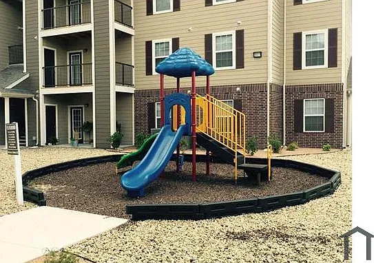 2 bed, 972 sqft, $1,003 — Photo 2