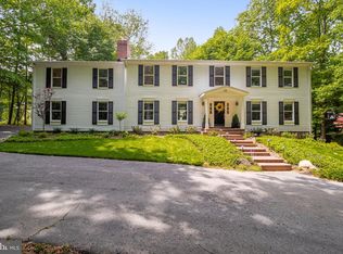 9493 Beach Mill Rd, Great Falls, VA 22066