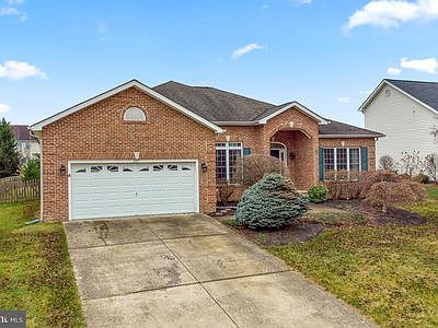 2nd image of 207 Wayfaring Dr