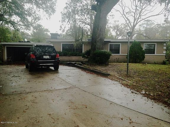 3rd image of 6901 Laflam Cir