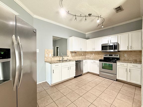4th image of 9940 Buckingham Ln