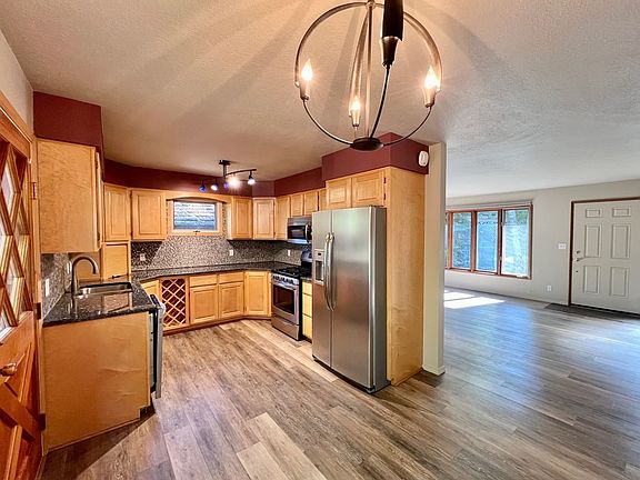 4th image of 125 Birch Dr