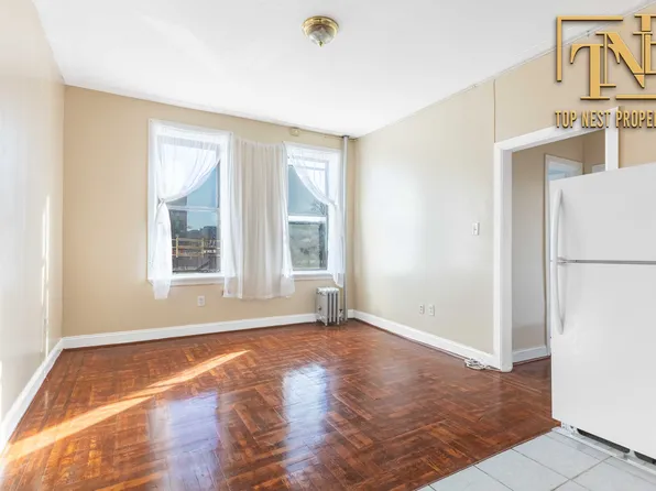 2913 Foster Avenue image 5 of 11