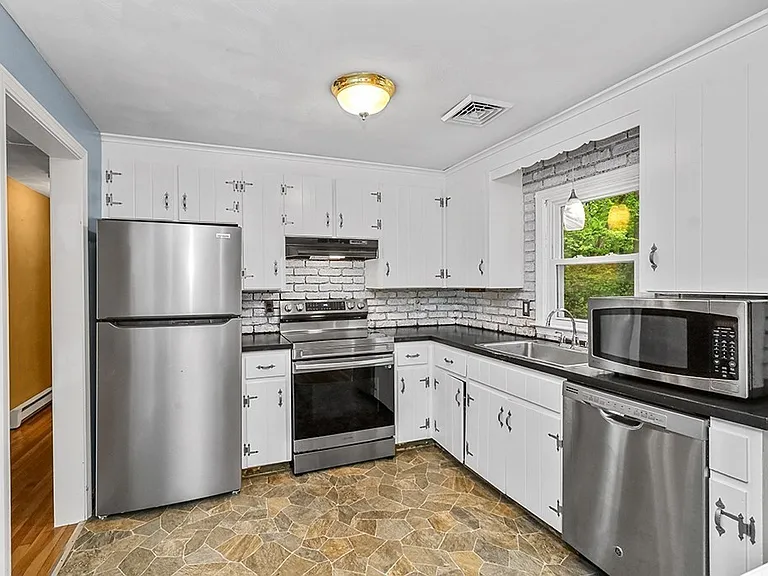 72 Westfield Dr — Photo 5