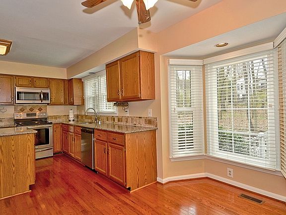 5th image of 8 Crisswell Ct