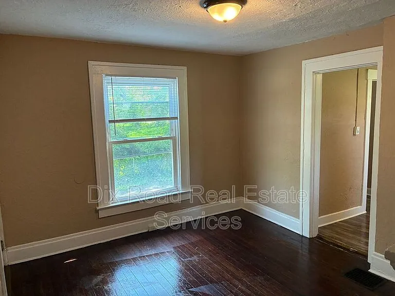 2240 Lakeview Ave — Photo 11