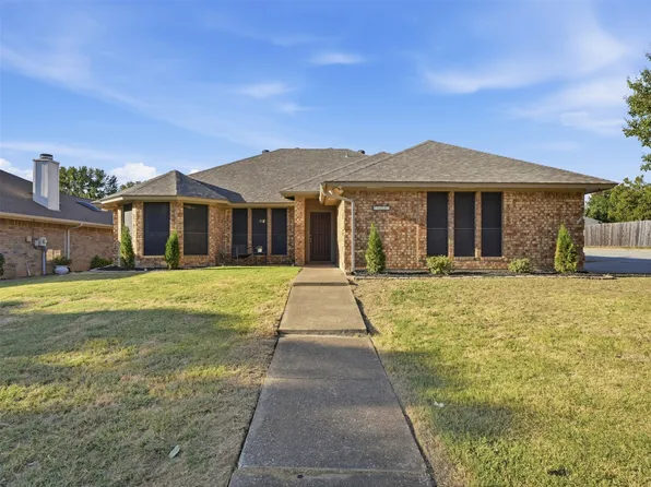 7525 Sean Dr, North Richland Hills, TX 76182