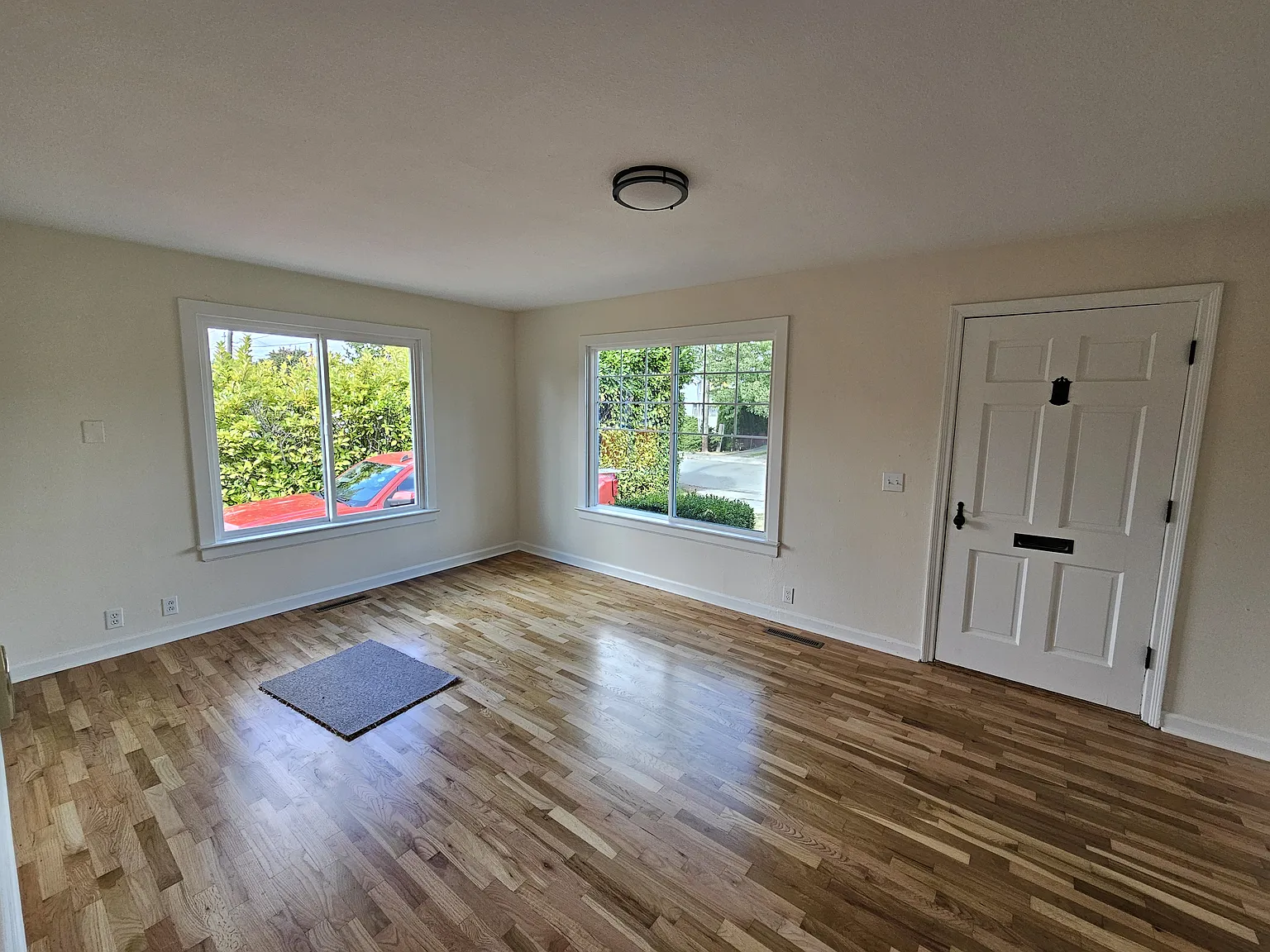 3 bed, 1139 sqft, $2,300 — Photo 3
