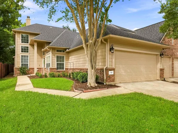 8903 Silent Willow Ln, Sugar Land, TX 77479
