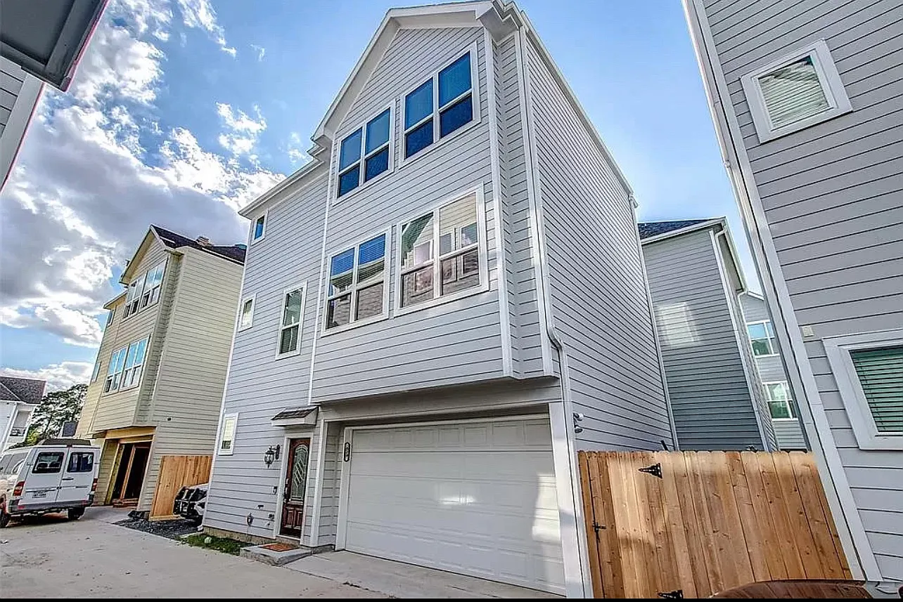 3 bed, 3.5 bath, 1897 sqft, $3,700 — Photo 1