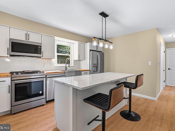 5th image of 529 Hunt Ave