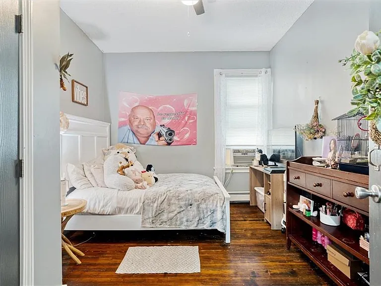 249 Orms St #I — Photo 15