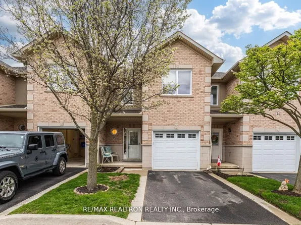 81 Valridge Dr #35, Hamilton, ON L9G 5B7