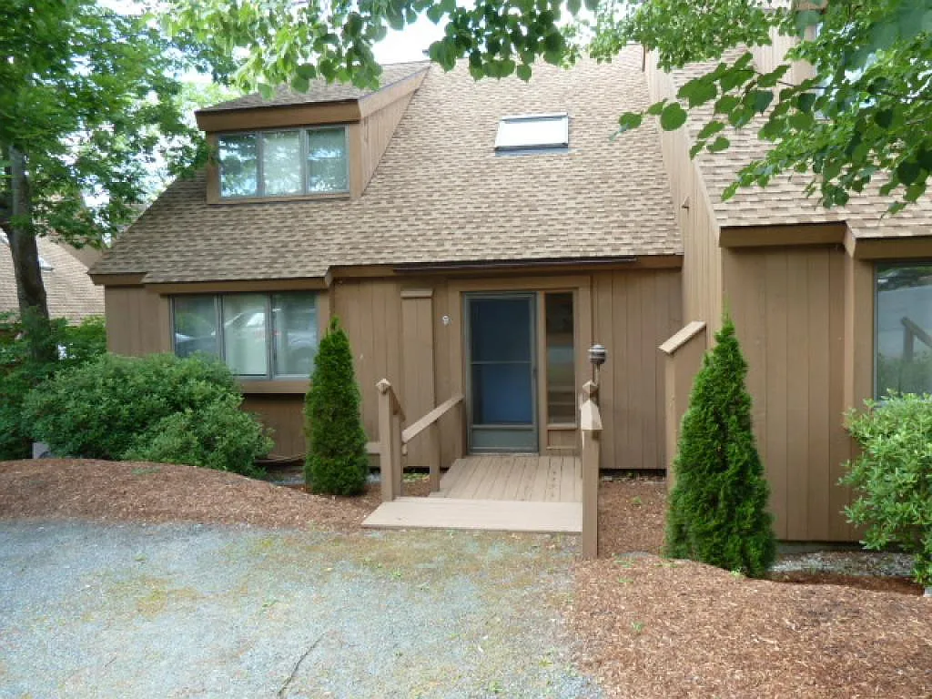 3 bed, 3.0 bath, 2625 sqft, $2,500 — Photo 1