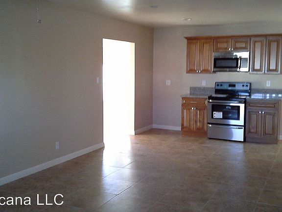 3rd image of 704 Scholl Dr