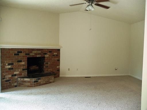 4th image of 11209 126th Avenue Ct E #11211