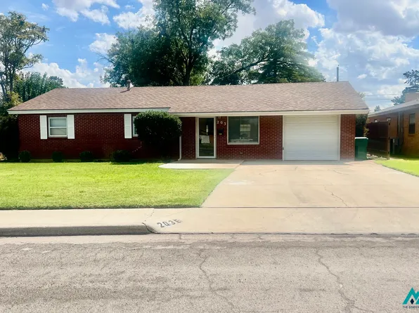 203 E Berry Dr, Hobbs, NM 88240