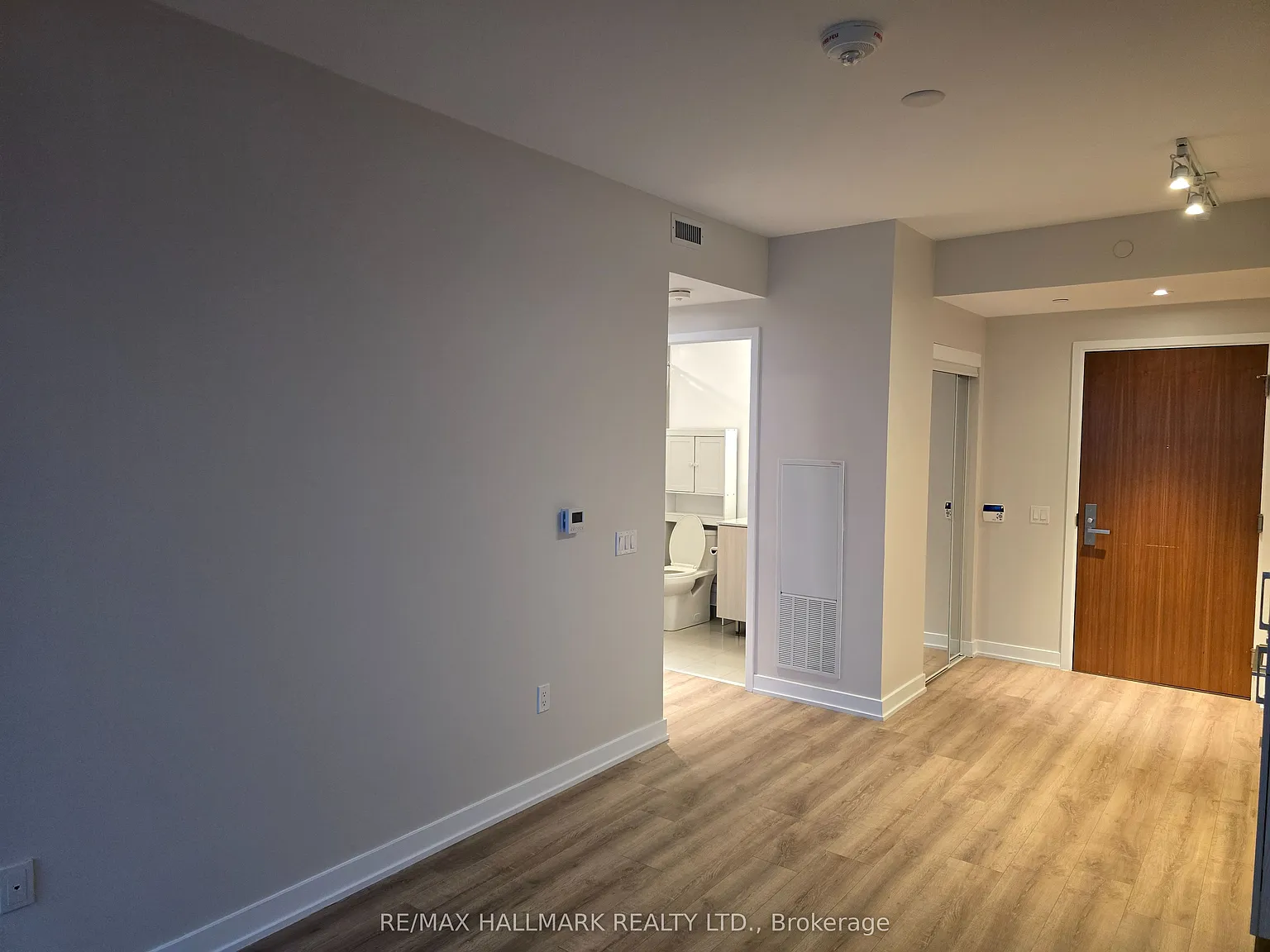 1 bed, $2,590 — Photo 3