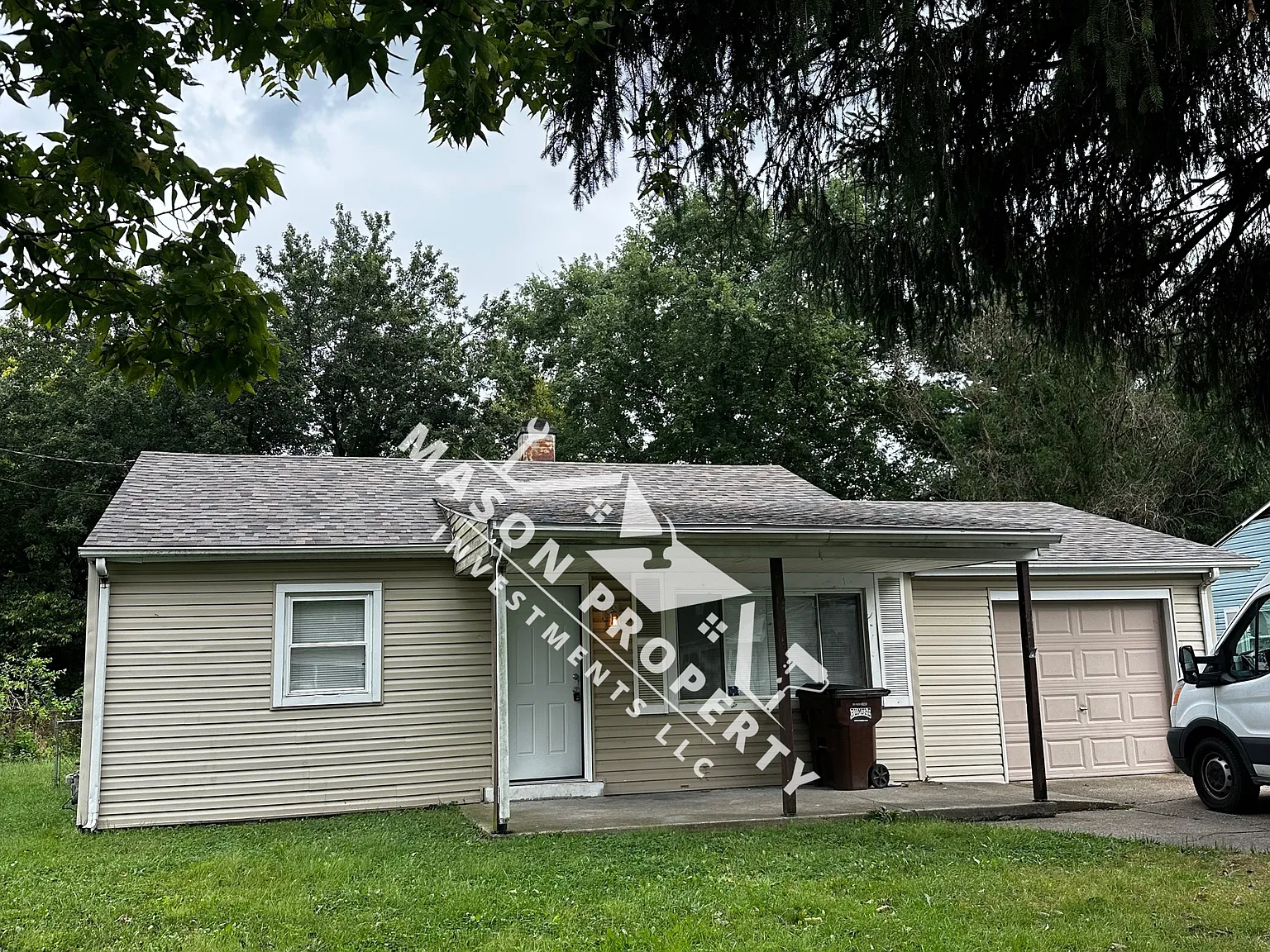 2 bed, 725 sqft, $1,275 — Photo 1