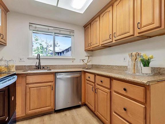 4th image of 1103 N Abbott Ave