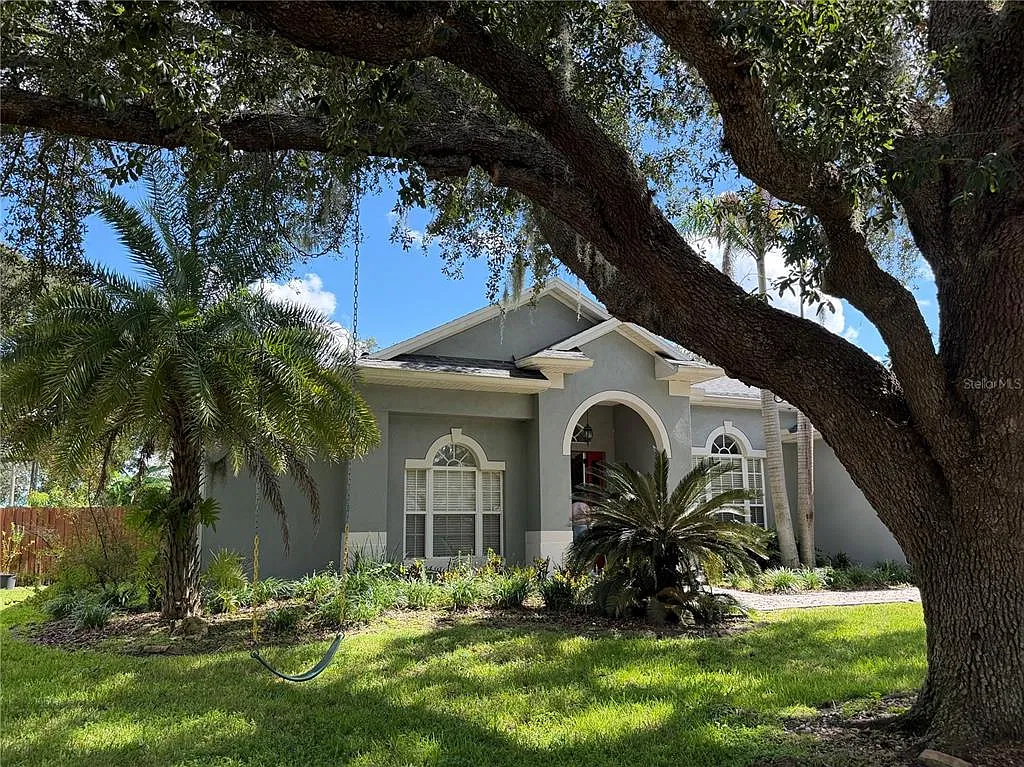 4 bed, 2.0 bath, 2170 sqft, $3,300 — Photo 2