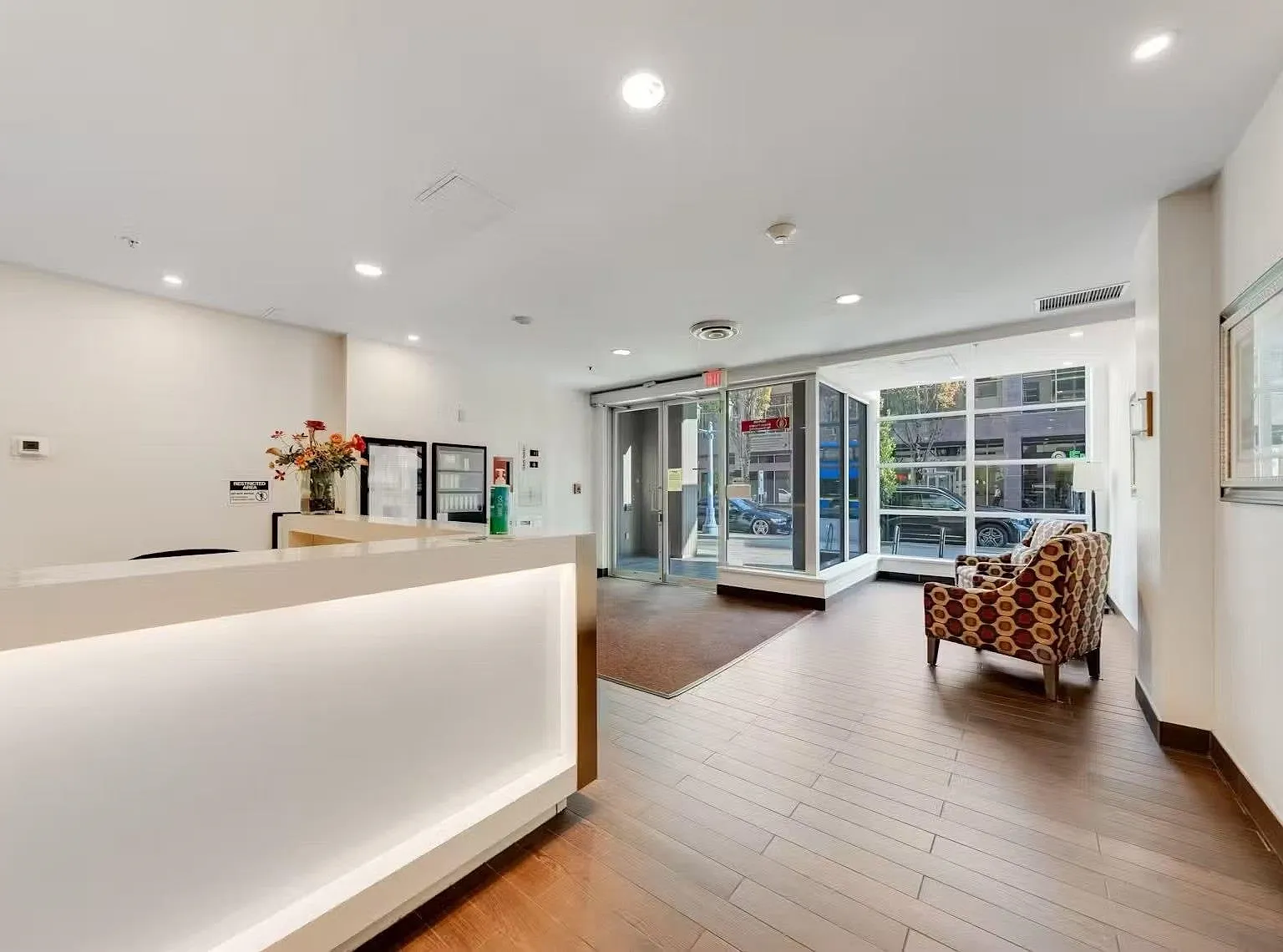Studio, 830 sqft, $2,600 — Photo 4