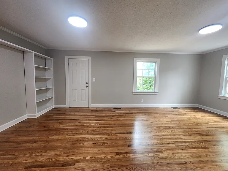1067 Crescent Dr — Photo 5
