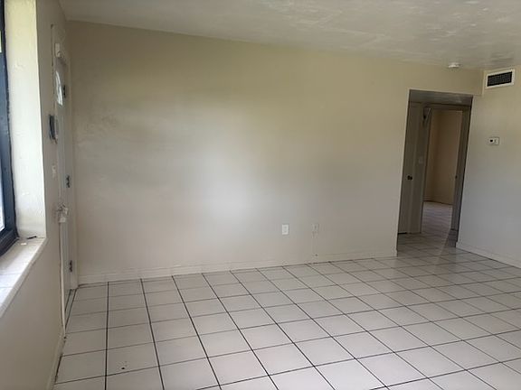 3rd image of 50 NW 162nd St #50