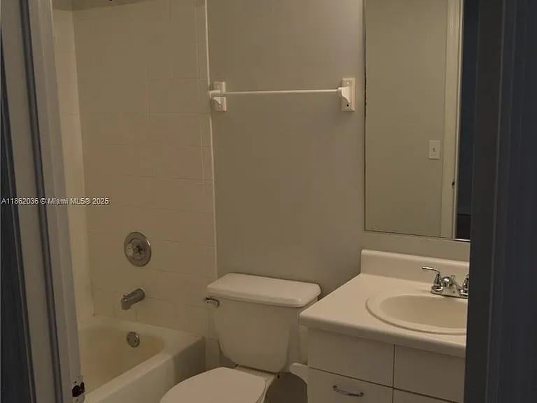 1527 Veracruz Ln — Photo 11