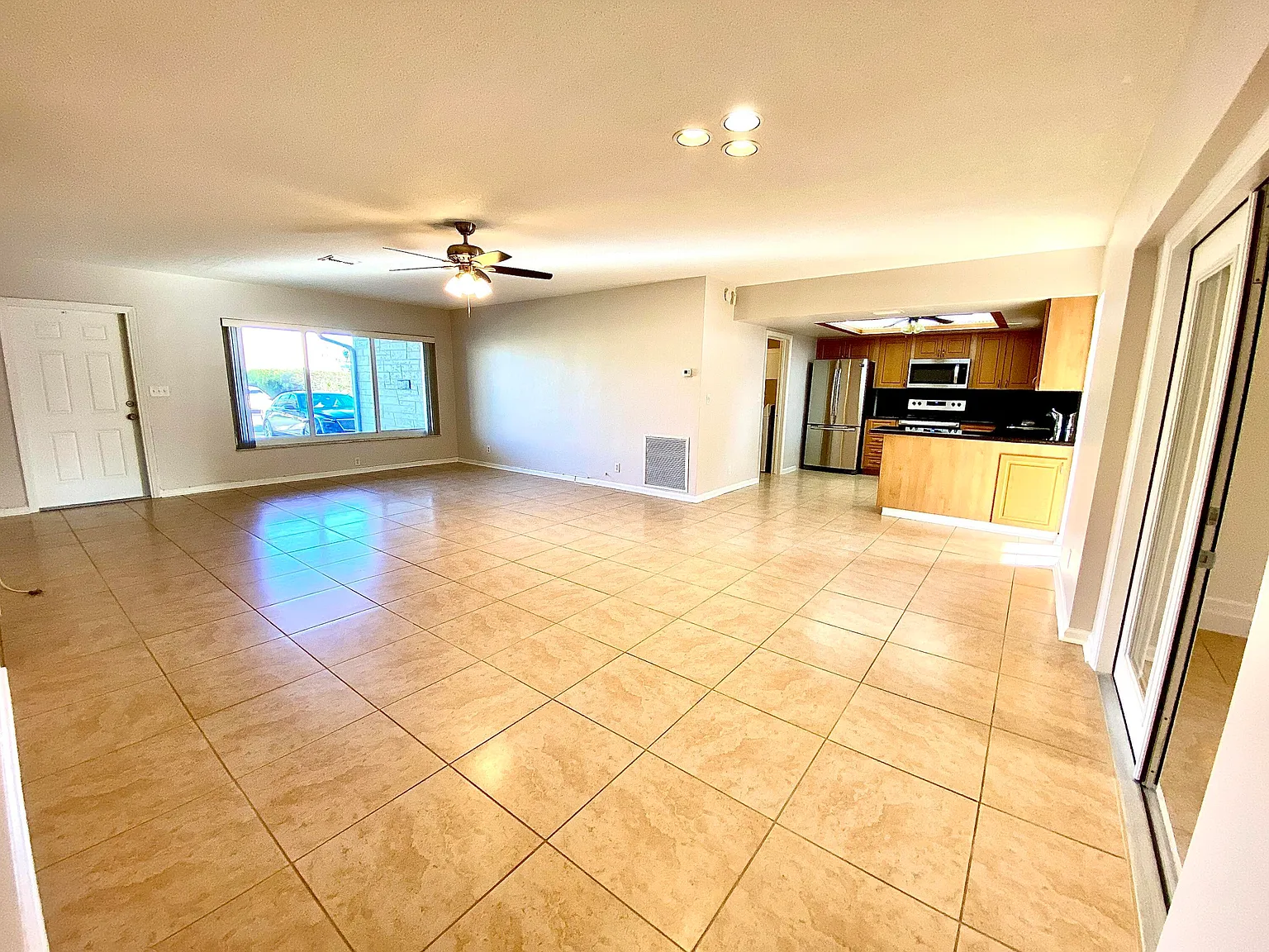 3 bed, 2.0 bath, 1724 sqft, $3,600 — Photo 4