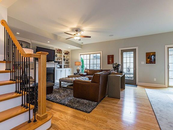 5th image of 3262 Beaumont Centre Cir