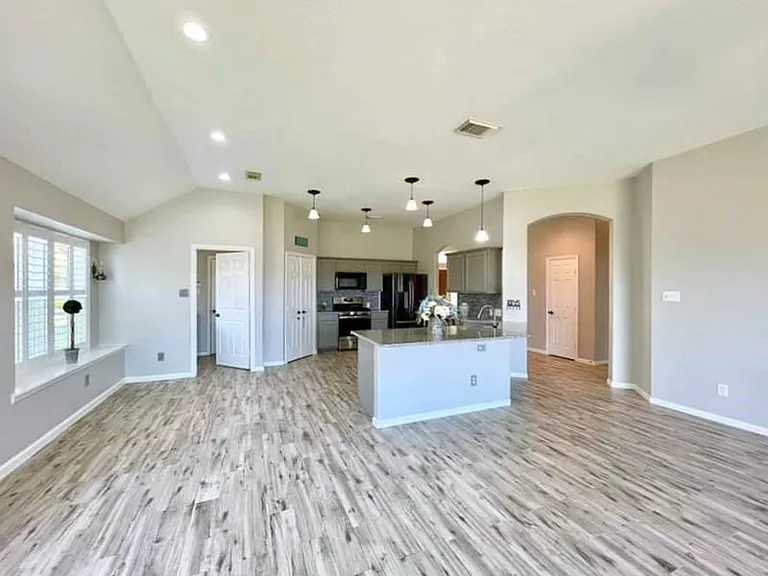2526 Lake Dale Ln — Photo 10