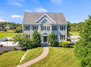 18 Blue Grass Cir, Taunton, MA 02780