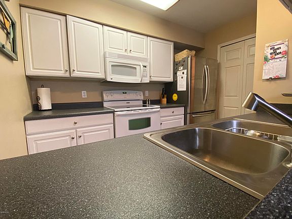 4th image of 380 Boyer Ct