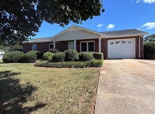 869 Crystal Springs Dr, Lincolnton, NC 28092