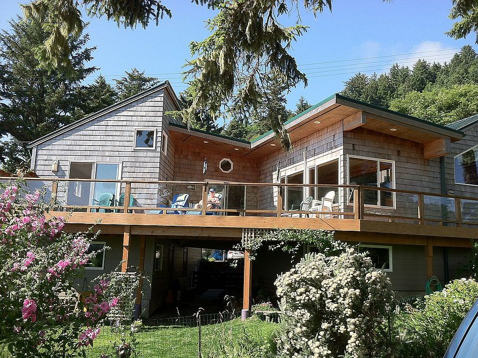 Large ocean facing deck