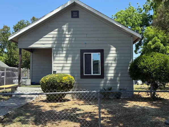 2215 E Clay Ave, Fresno, CA 93701