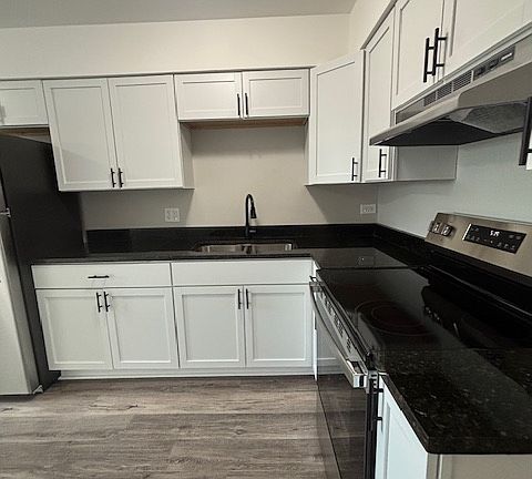 3rd image of 1032 Camellia Dr #3