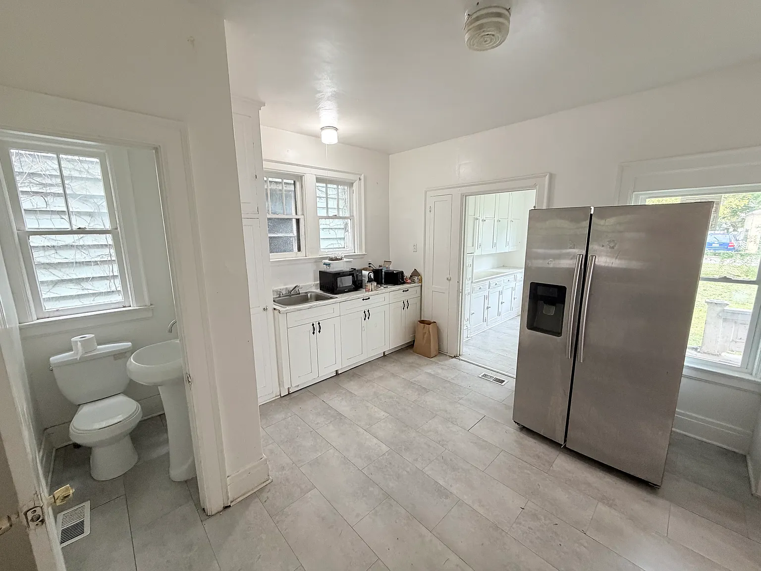 4 bed, 1.5 bath, 2453 sqft, $1,900 — Photo 3
