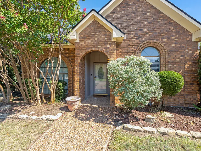 901 Green Brook Dr — Photo 3