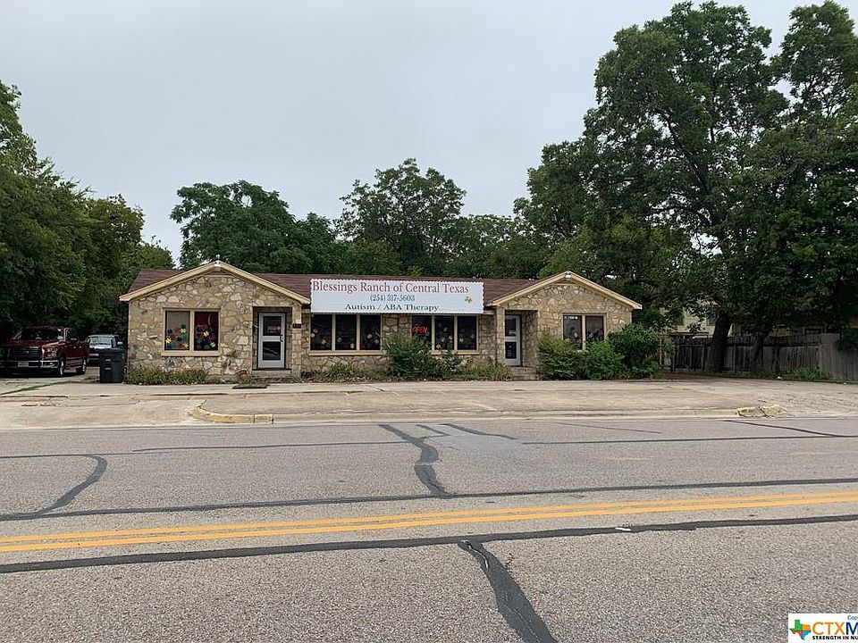 2nd image of 806 N 10th St