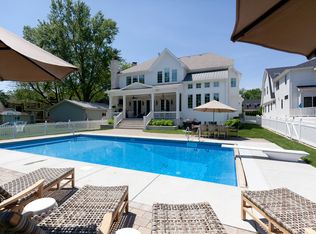 20 S Ewing St, Naperville, IL 60540